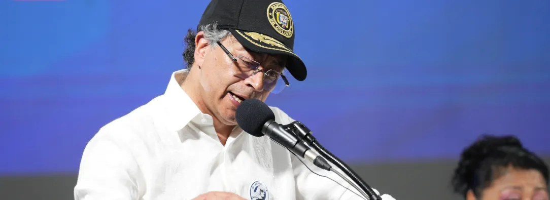 El primer mandatario Petro denunció presión a un preso para obtener información, cuestionó la ética del reportaje y defendió su trayectoria personal y política frente a acusaciones. 