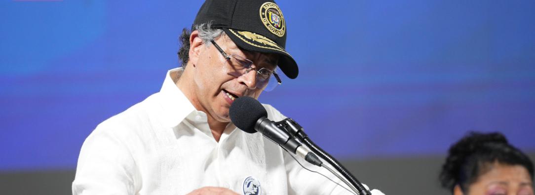 El primer mandatario Petro denunció presión a un preso para obtener información, cuestionó la ética del reportaje y defendió su trayectoria personal y política frente a acusaciones. 