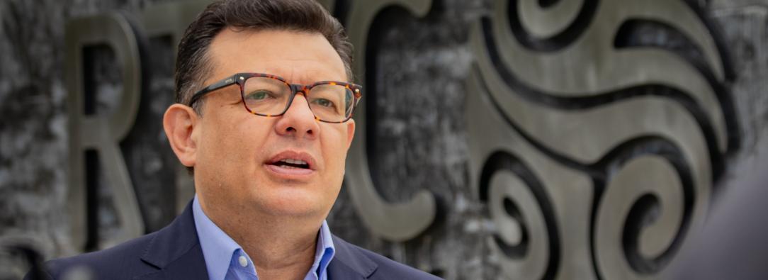 “Sus insinuaciones son canallas, le pido respeto”: Hollman Morris a Gustavo Gómez de Caracol Radio 