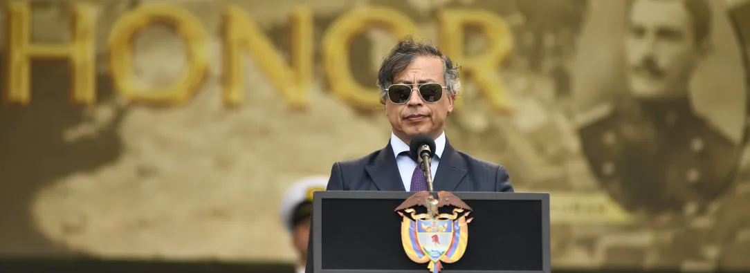 Presidente busca promover sistema de ascensos militares basado en meritocracia 