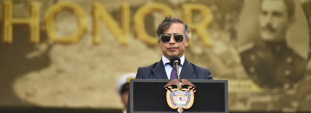 Presidente busca promover sistema de ascensos militares basado en meritocracia 