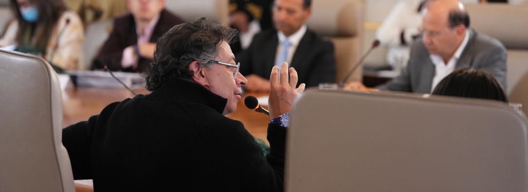 El presidente Petro denuncia mafias en la DIAN e infiltraciones de contrainteligencia.