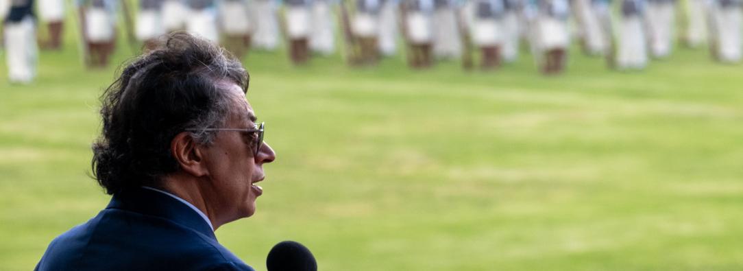 Presidente Petro ordena a la Policia incautar medicamentos acaparados por EPS.