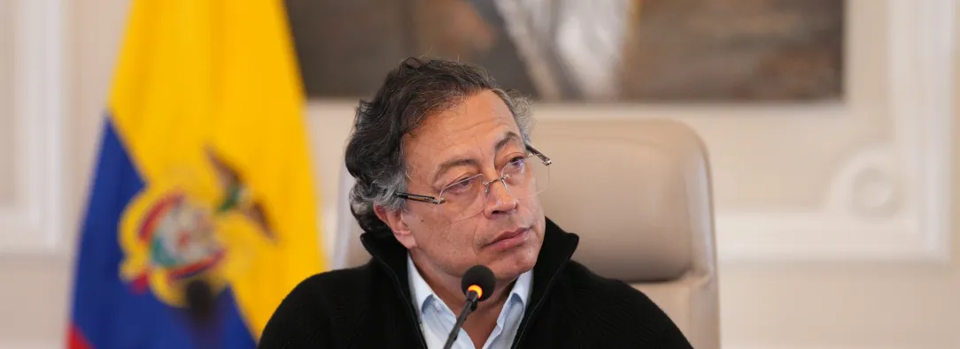 Presidente Petro responde a Bruce Mac Master sobre emergencia económica.