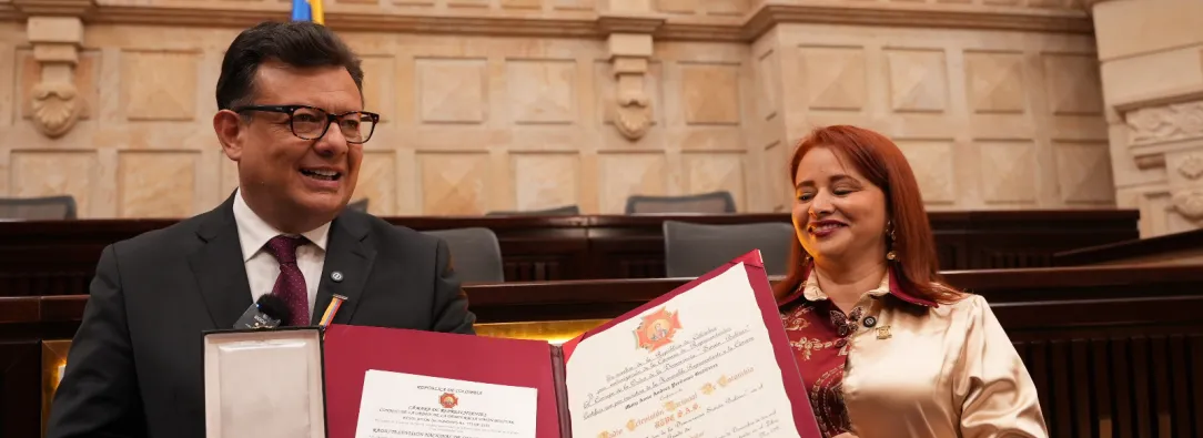 RTVC recibe condecoracion orden de la democracia Simon Bolivar.