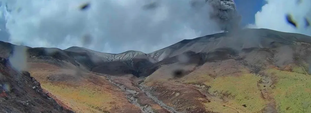 Volcán Puracé mantiene alerta naranja por emisiones continuas de ceniza y gases. Foto: Servicio Geológico
