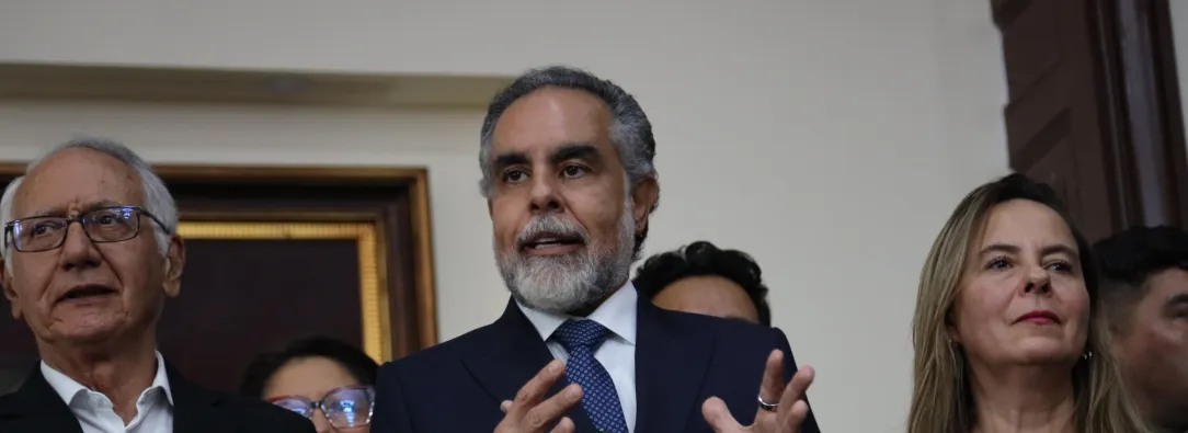 Congreso defiende megarricos y hunde reformas sociales: Benedetti