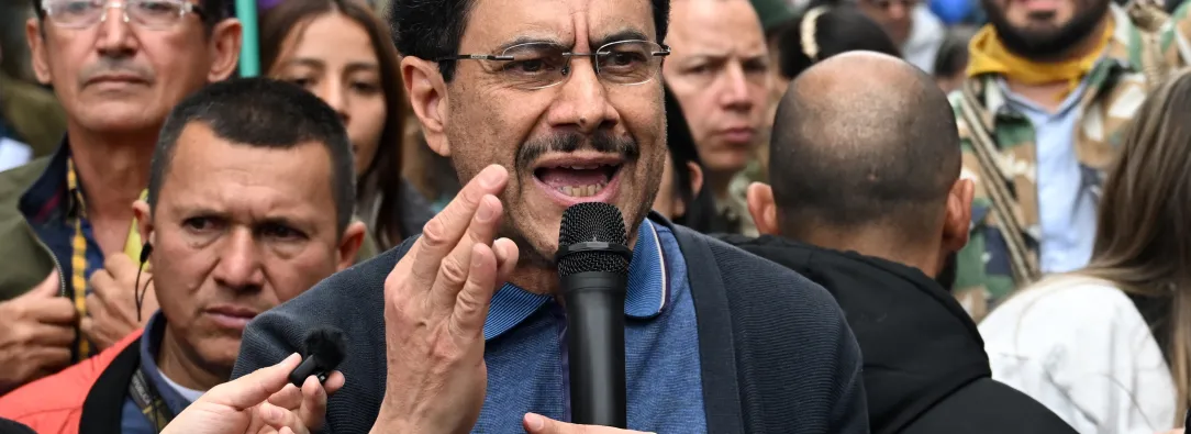 Fake news Fotomontaje desinforma sobre Iván Cepeda y lo vincula falsamente con las FARC 