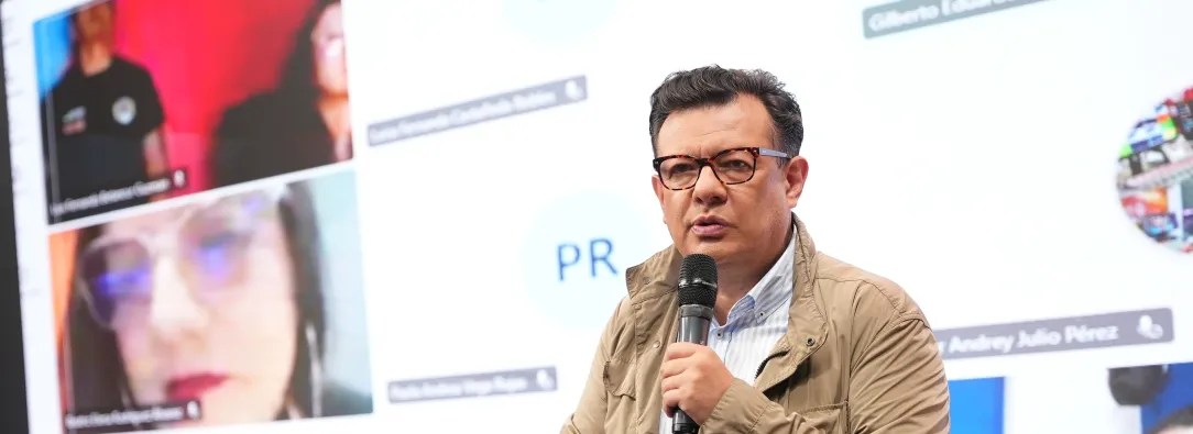 Hollman Morris visitó la Emisora de Paz de Chaparral.