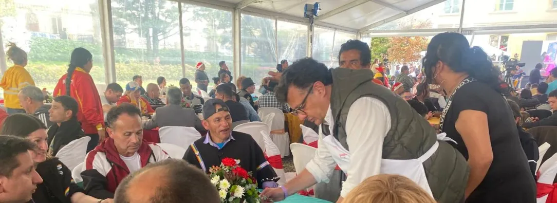 Ministros sirvieron en Banquete Navideño 2025 con población excluida