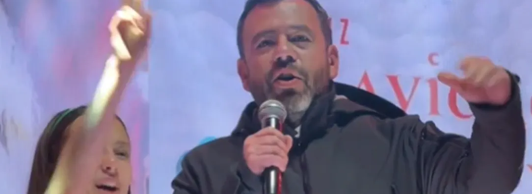 imagen del alcalde Carlos Fernando Galán en el conteo regresivo para inaugurar el alumbrado navideño