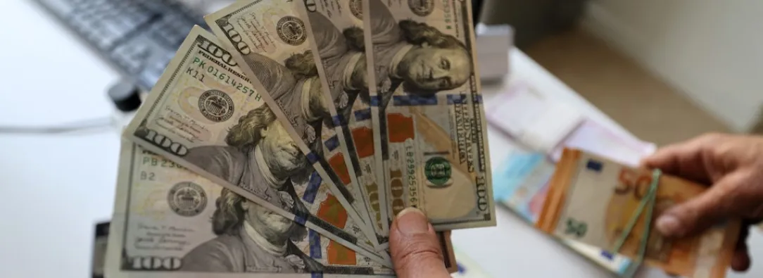 Dólar en mínimos de casi cinco años.