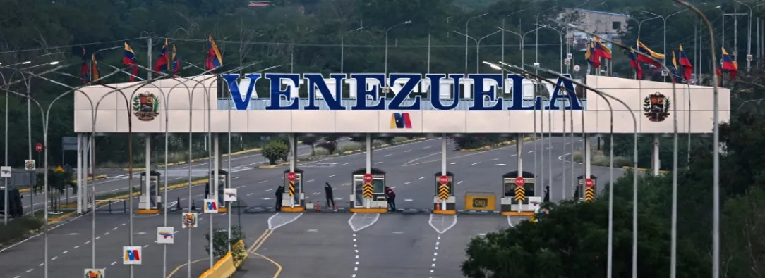 Reportan al menos 40 muertos en ataques de E.E. U.U. a Venezuela.