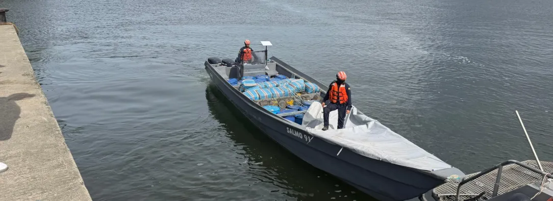 Armada incauta 2,3 toneladas de cocaína en el Pacífico sur.