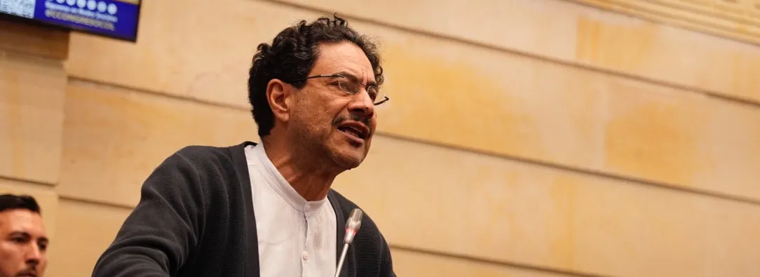 CNE niega participación de Iván Cepeda en consulta del Frente Amplio.