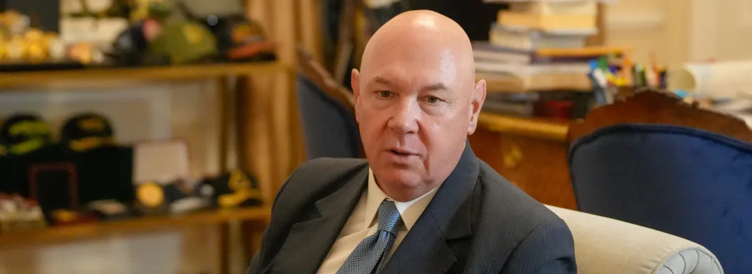 John McNamara se despide como encargado de negocios de EE. UU.