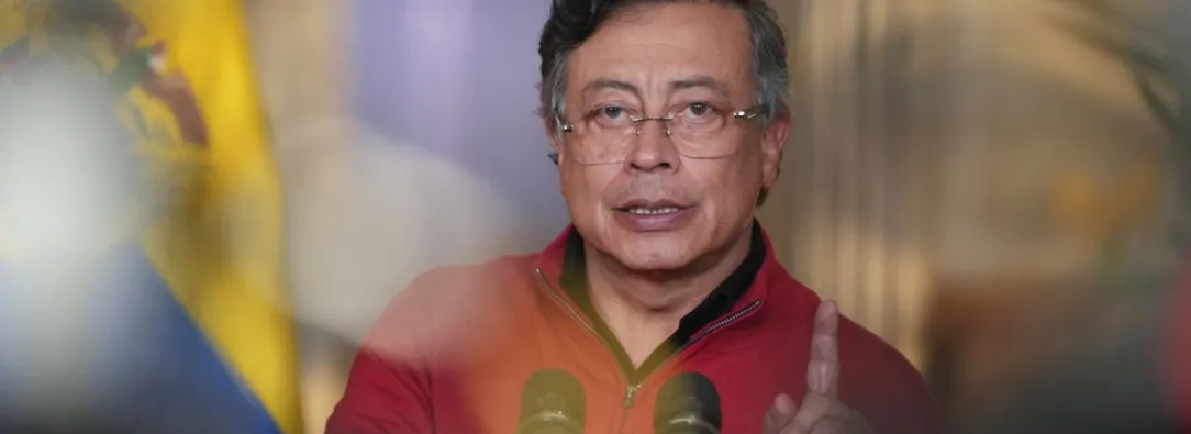 Presidente Petro anuncia que mantendrá el salario vital en Colombia.