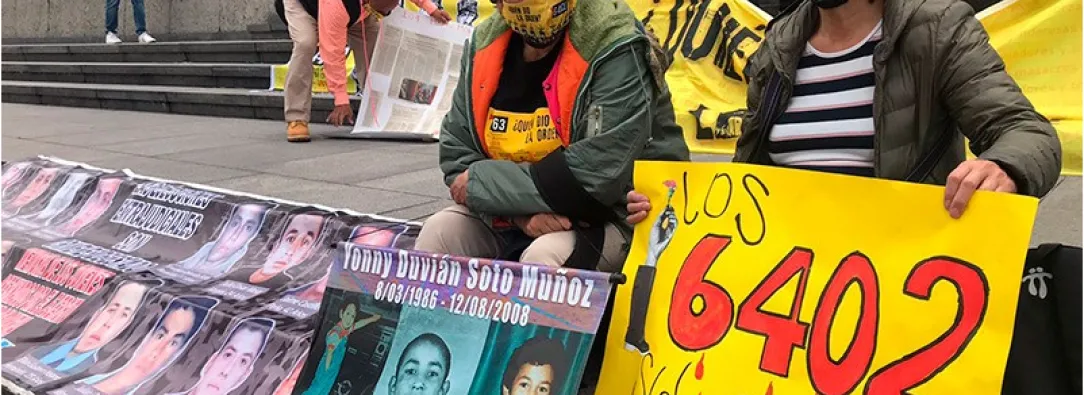 actividad de las madres de los falsos positivos, carteleras alusivas