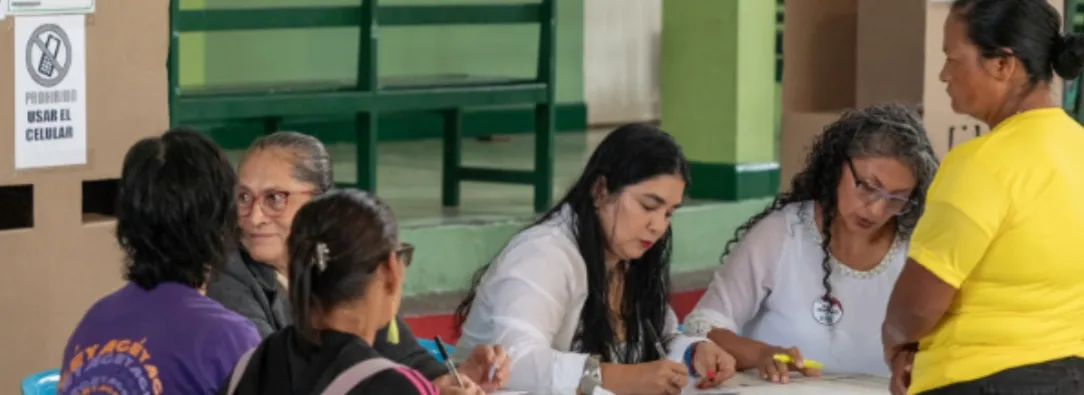 Reglas para evitar el uso de celulares en puestos de votación. / Foto: Registraduría.