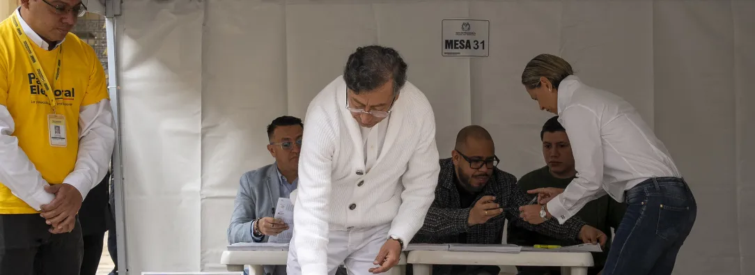 Defensa de Petro envió 14 preguntas a la Misión Electoral.