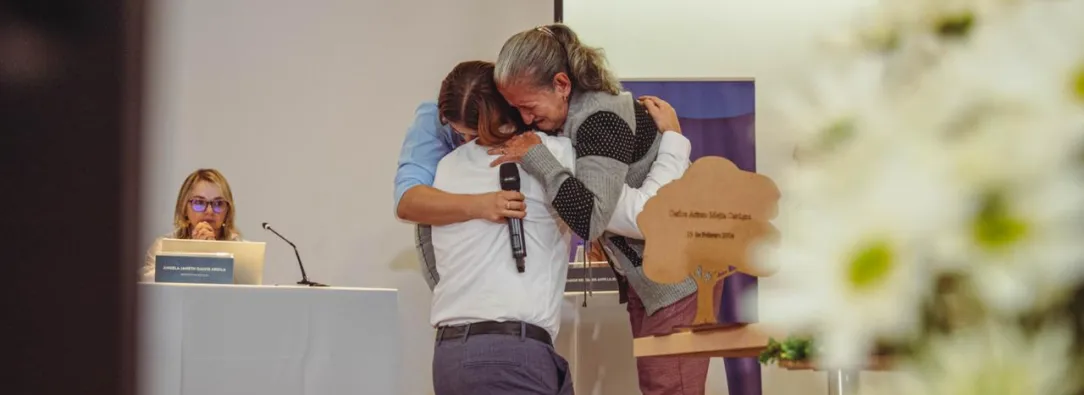 En un conmover acto de reconciliación, víctimas de falsos positivos perdonan al exmilitar que ordenó matar a su familiar