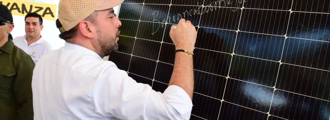 La energía solar superó al carbón en Colombia: Petro.