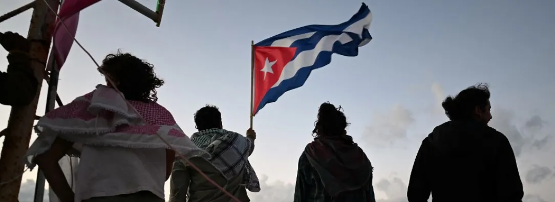 Marina de México busca dos veleros que llevaban ayuda a Cuba.