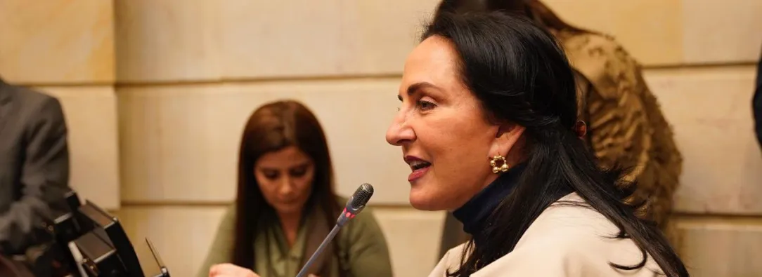 Ordenan a María Fernanda Cabal disculparse con víctimas de la UP.