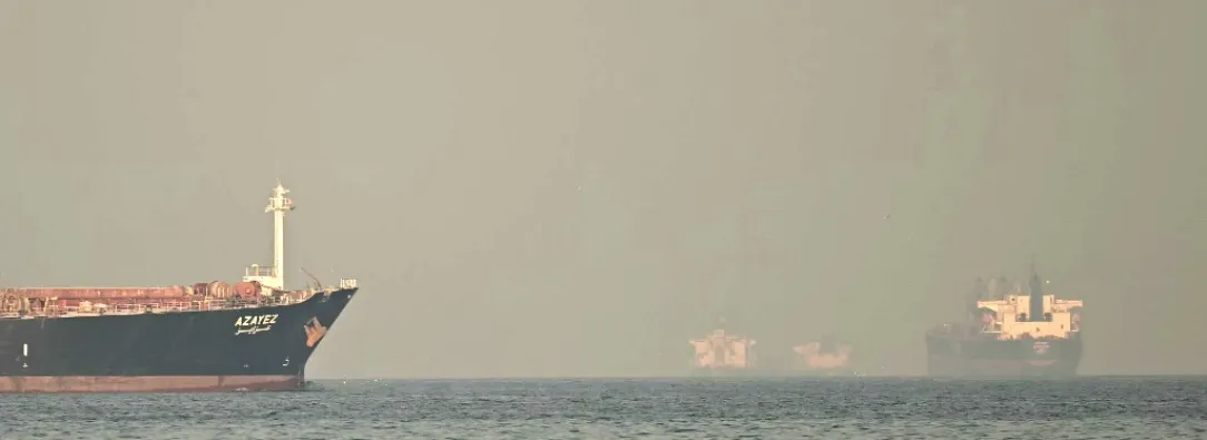 Petroleros en el Golfo Pérsico: Greenpeace advierte riesgo ecológico.