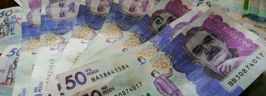 Salario mínimo real en Colombia habría crecido más con Petro que en ocho gobiernos anteriores, según Celag