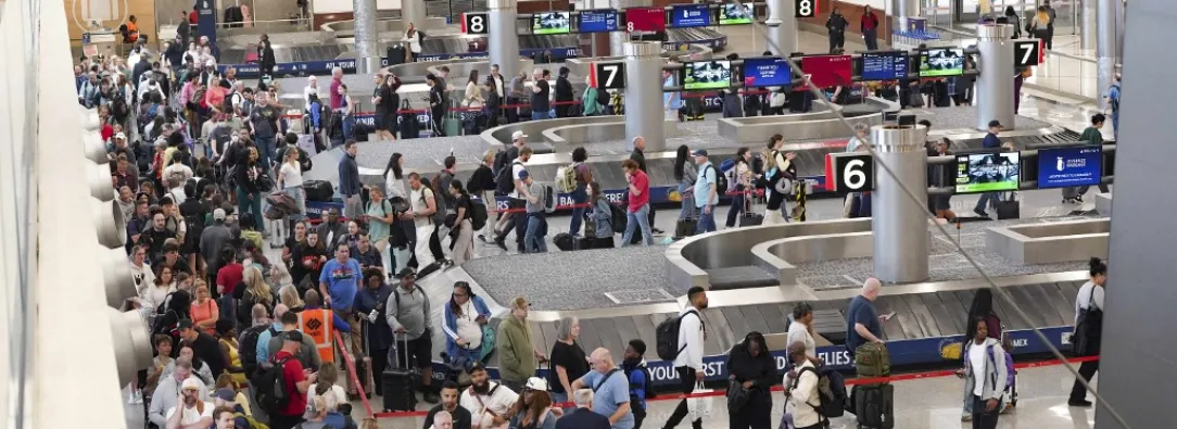 Trump despliega agentes del ICE en aeropuertos de EE. UU.