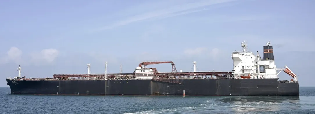 Washington autoriza la venta del petróleo iraní cargado en buques.