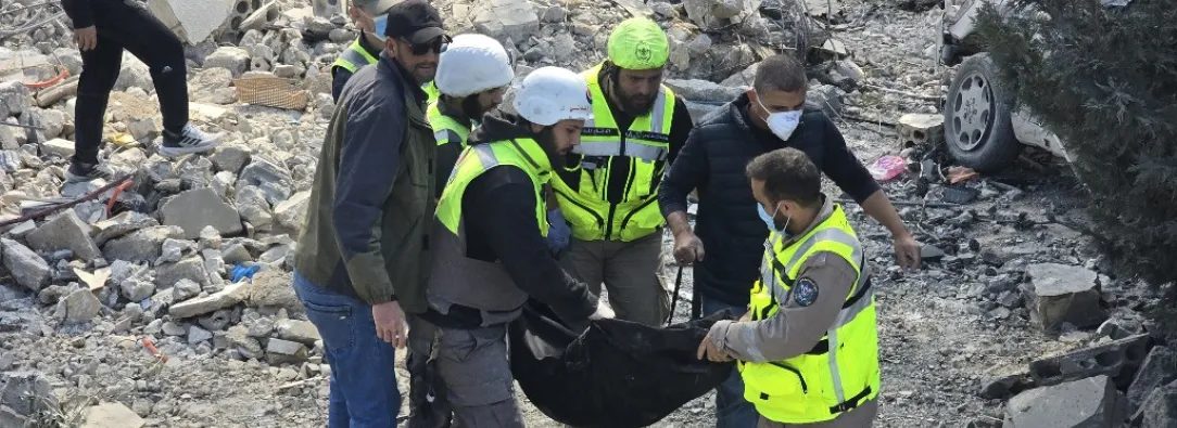  Sube a más de 300 el balance de muertos en Líbano por bombardeos israelíes del miércoles