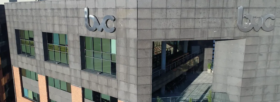 El mayor aumento del salario mínimo en décadas no destruyó empleo en Colombia, según JP Morgan