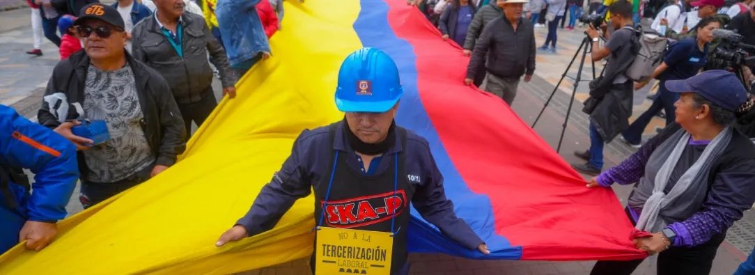 Firma de decreto para el 1 de mayo. / Foto: Presidencia.