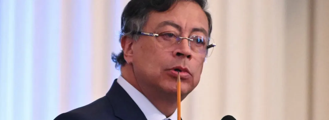 "Me opongo a que acaben la vida y hago política la ciencia": Petro.