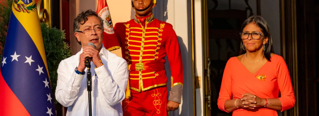 Pdte. Petro y Delcy Rodríguez firman acuerdos en Caracas.