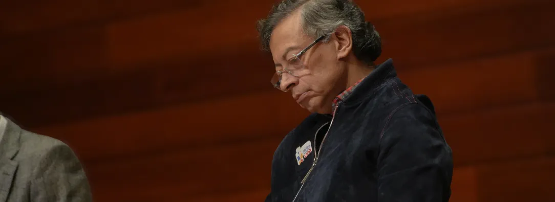 Petro llama a debatir decisiones del Banco de la República.