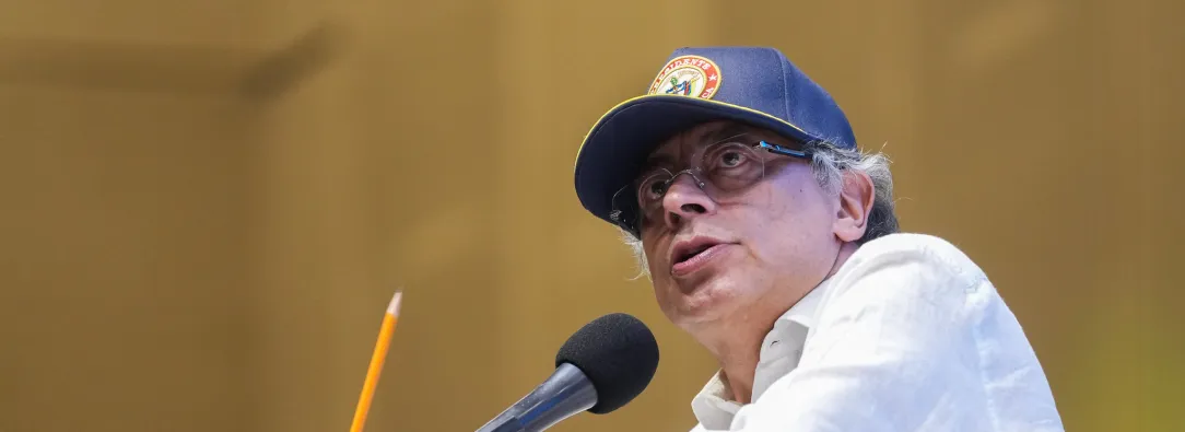 Petro ordena depurar lista de generales vinculados a mafias del oro.