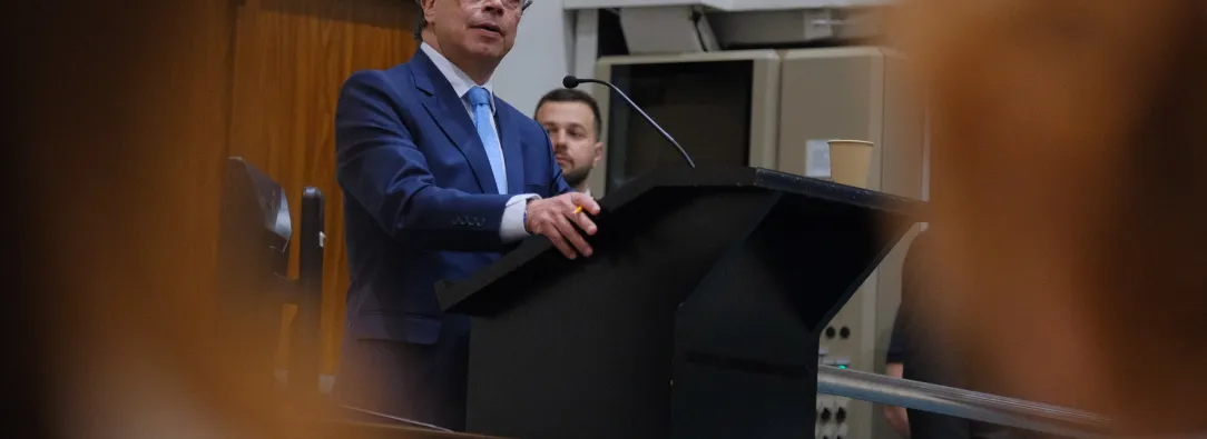 Presidente Petro afirma que las clínicas privadas aumentaron sus ganancias a través de recursos públicos 