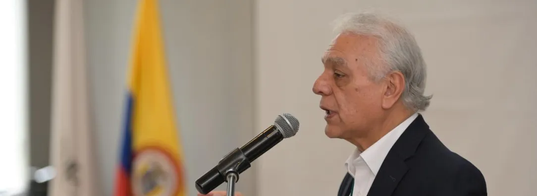 Renuncia el Superintendente Nacional de Salud Bernardo Camacho.