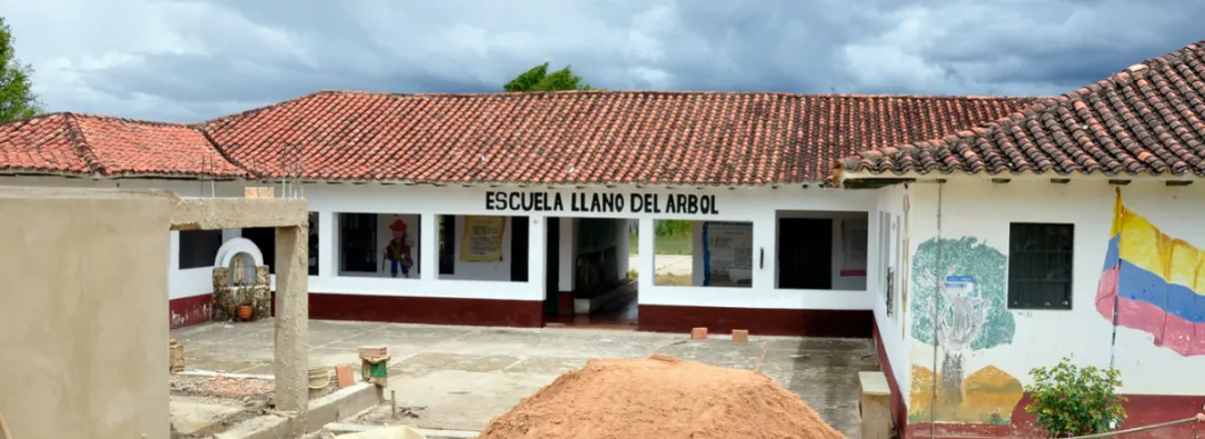 primer plano de una escuela rural