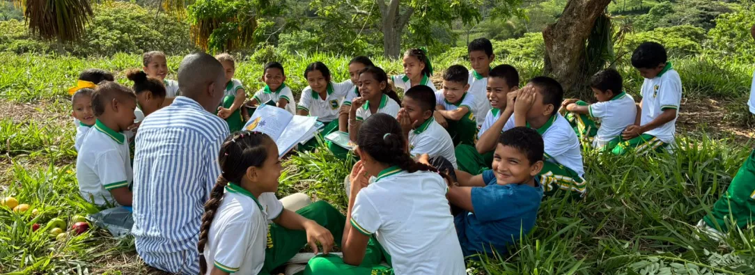 Día del profesor: enseñar a soñar desde la complejidad de la labor docente en Colombia