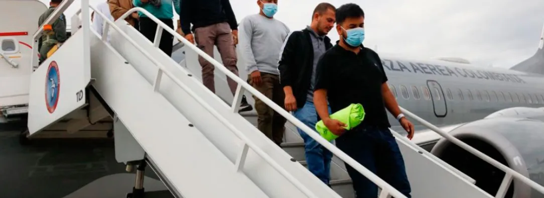 Colombianos deportados. / Foto: Fuerza Aeroespacial Colombiana.