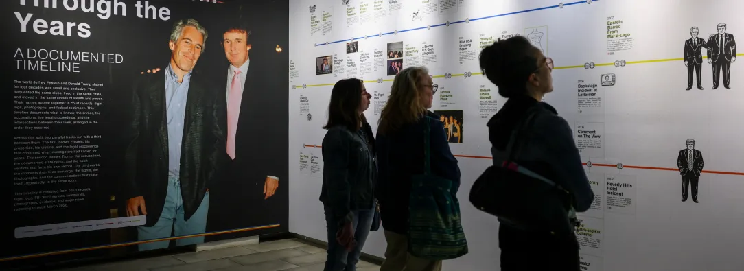 Jeffrey Epstein y Donald Trump: exhiben archivos en NY