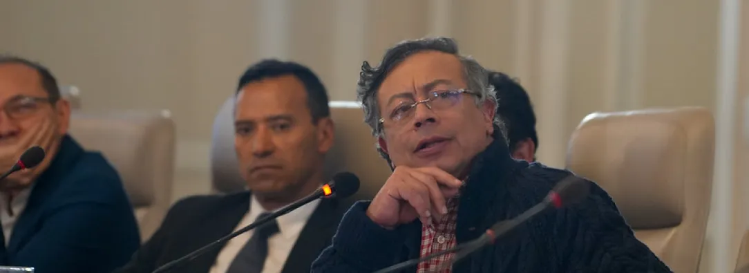 Presidente Gustavo Petro propone reforma tributaria y baja de intereses para frenar la crisis fiscal en Colombia