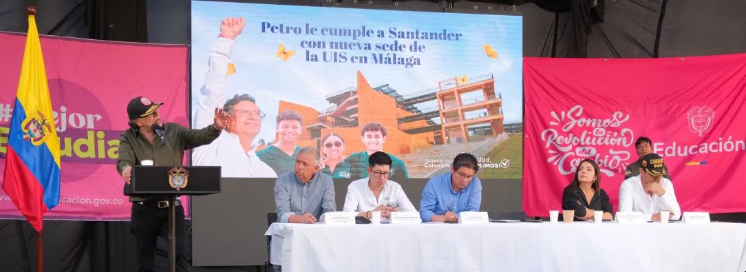 Petro entrega sede de la UIS en Málaga, Santander