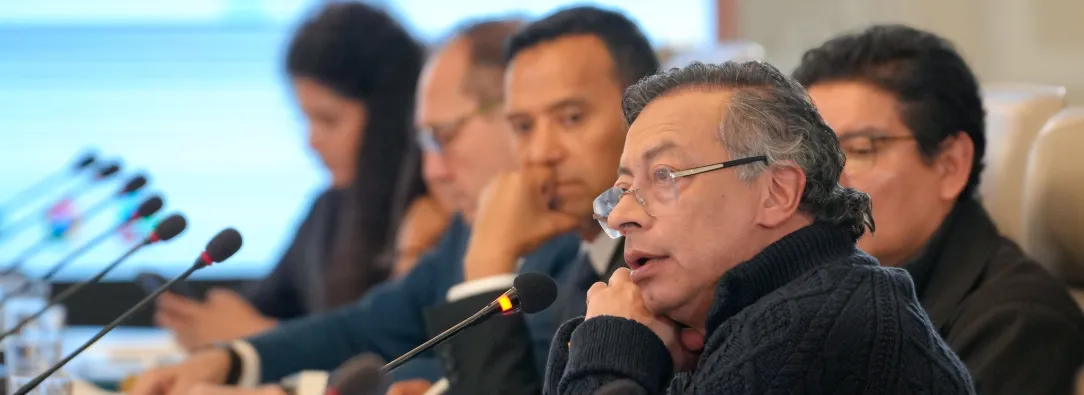 Petro ordena a la SuperFinanciera actuar contra fondos privados