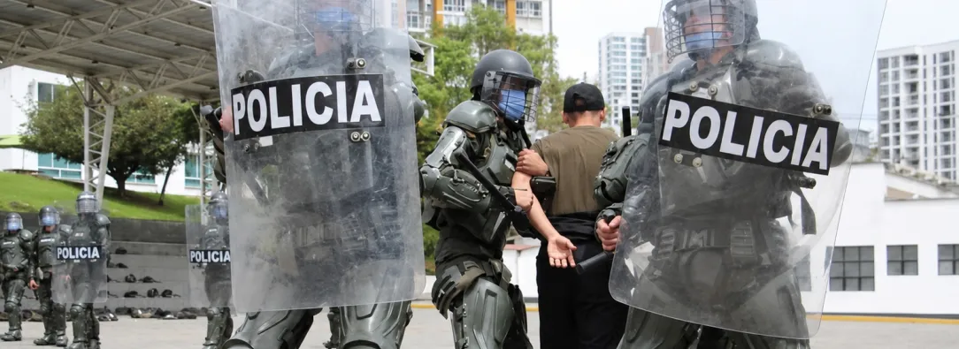 Policía no podrá disparar para defender bienes materiales, solo para salvar vidas