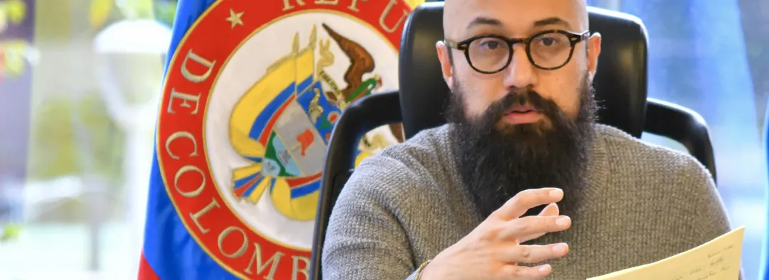 Procuraduría suspende a Carlos Carrillo